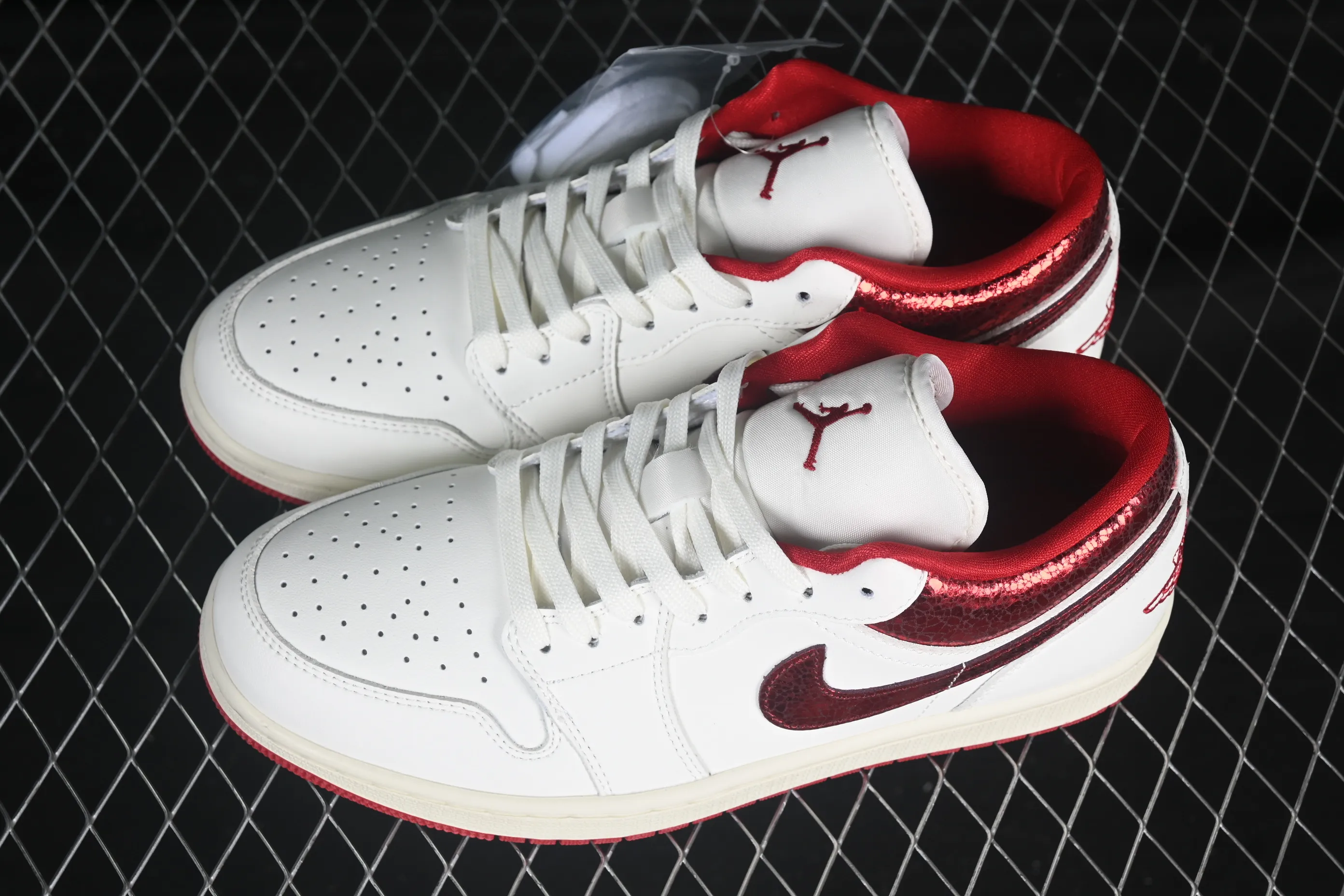 All categories Air Jordan Jordan series basketball shoes Air Jordan 1 Low Air Jordan 1 Low AJ1 Joe 1 white and red low-top cultural and casual sneakers HJ9338-106